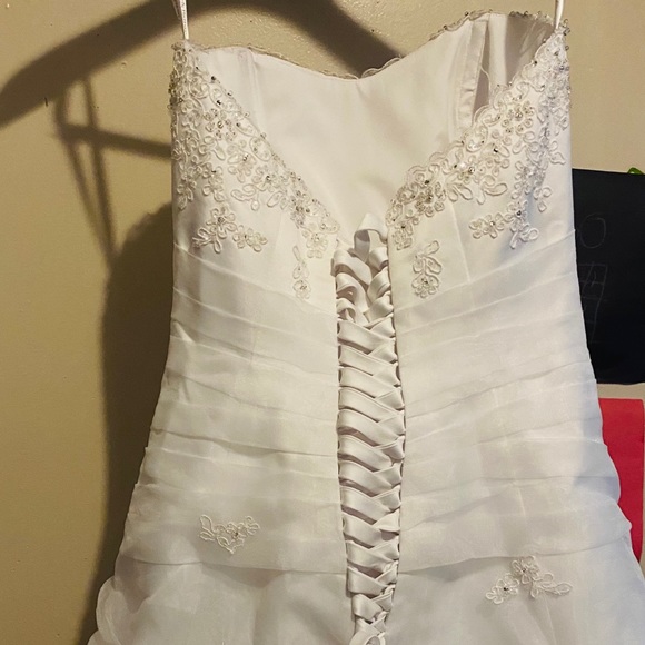 David’s bridal wedding dress - Picture 3 of 3